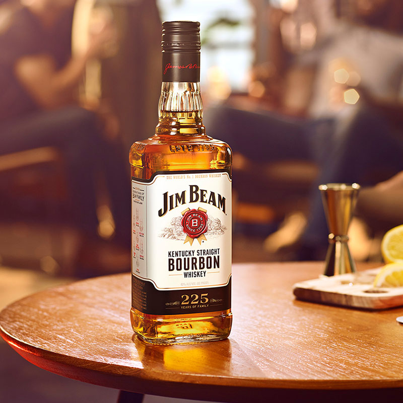 JIM BEAM WHITE LABEL STRAIGHT BOURBON WHISKEY (700 ML)