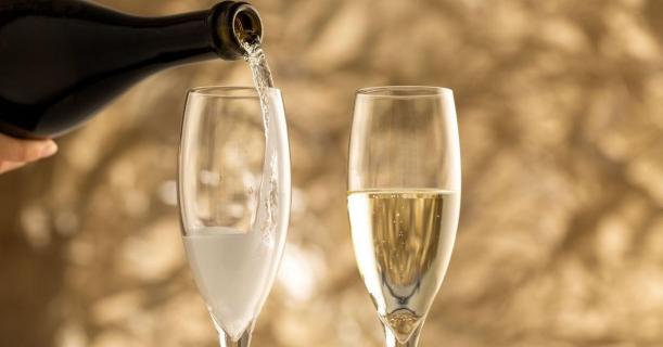 Champagne กับ Sparkling wine ความเหมือนและต่างใต้ฟองฟู่