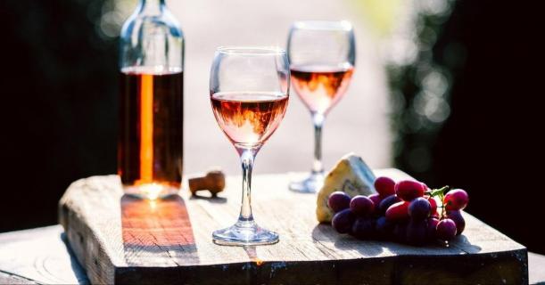 ไม่ใช่ Red Wine ไม่ใช่ White Wine แต่นี่คือ Rose Wine