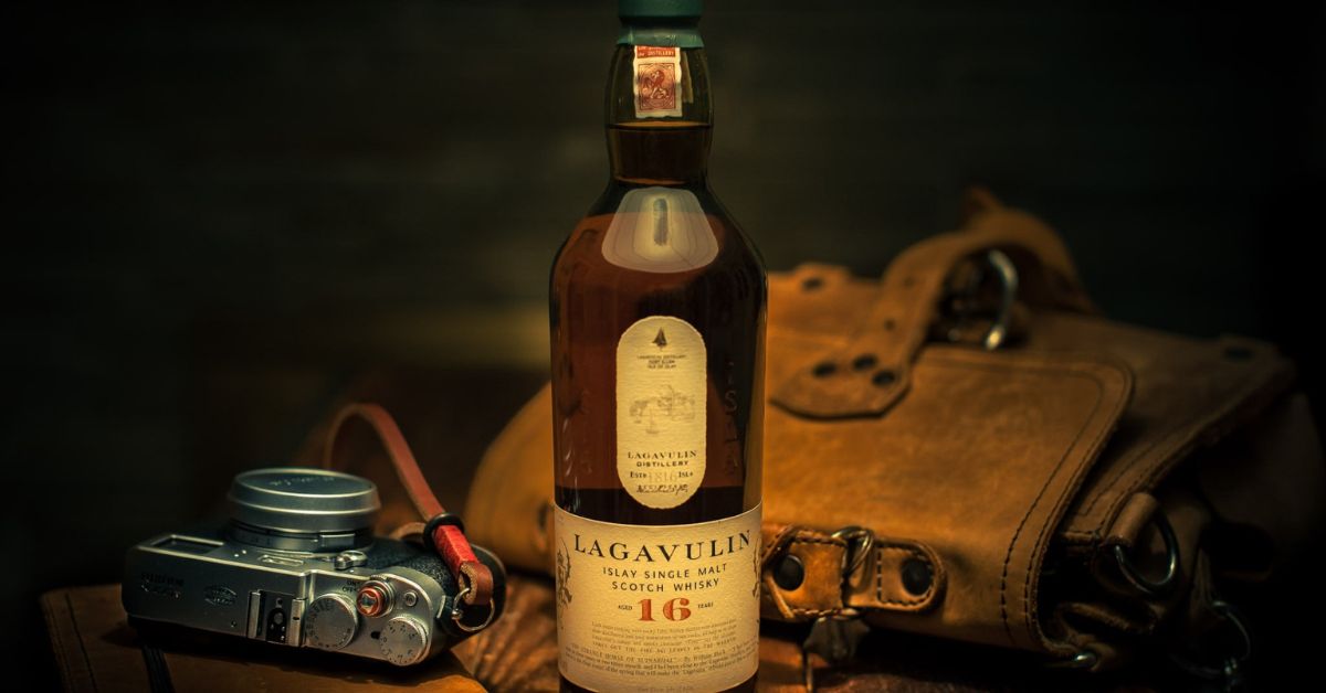 LAGAVULIN 16 YEARS
