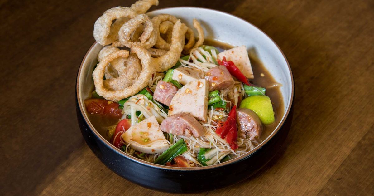 ตำซั่วหมี่สามหมู