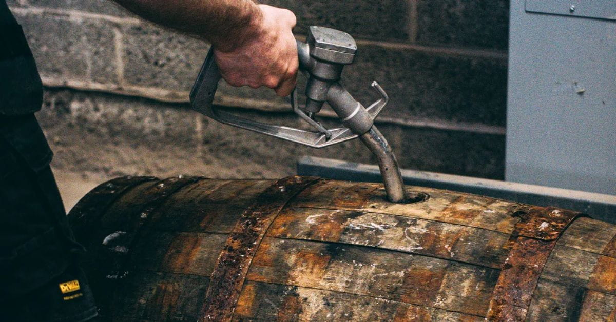 Whisky cask filling