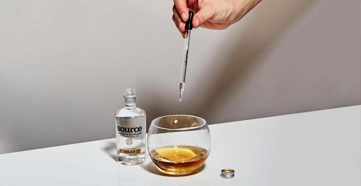 Water dropping in whisky
